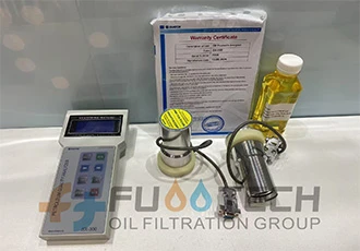 SX-300 آنالایزر اکتان و Cetane قابل حمل در دفتر نمایش داده شده است